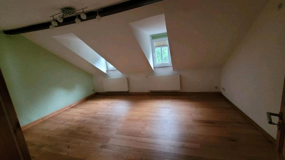 Dachgeschoßwohnung Saalfeld (Saale) - 4 Zimmer, 110 m&sup2;, 750&euro; | Angebot:26327528