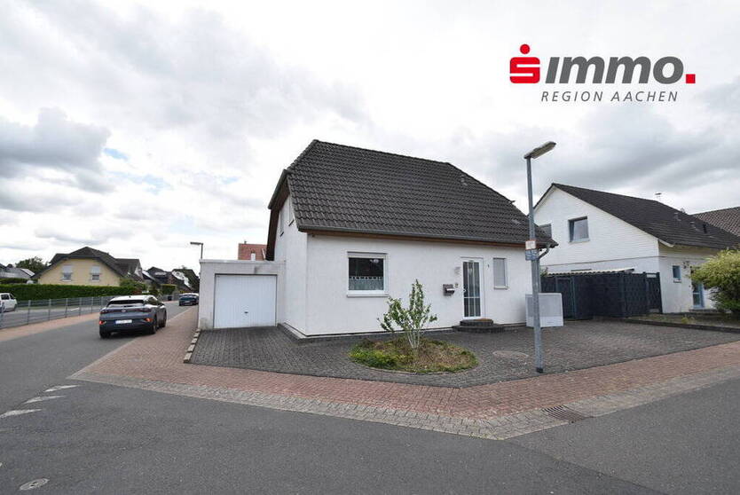 Freistehendes Einfamilienhaus mit Garage und schönem Gartengrundstück