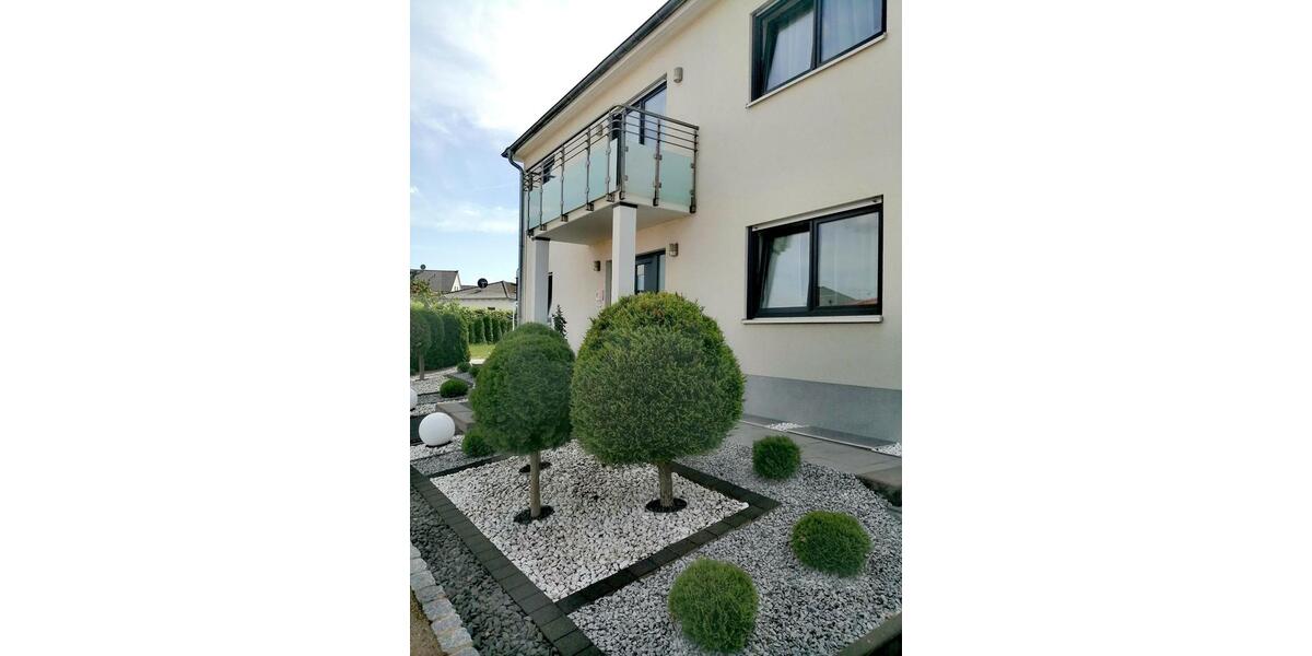 Modernes Wohnen mit Stil & Komfort: Stadtvilla mit Sauna & Garten 7.5 zimmer