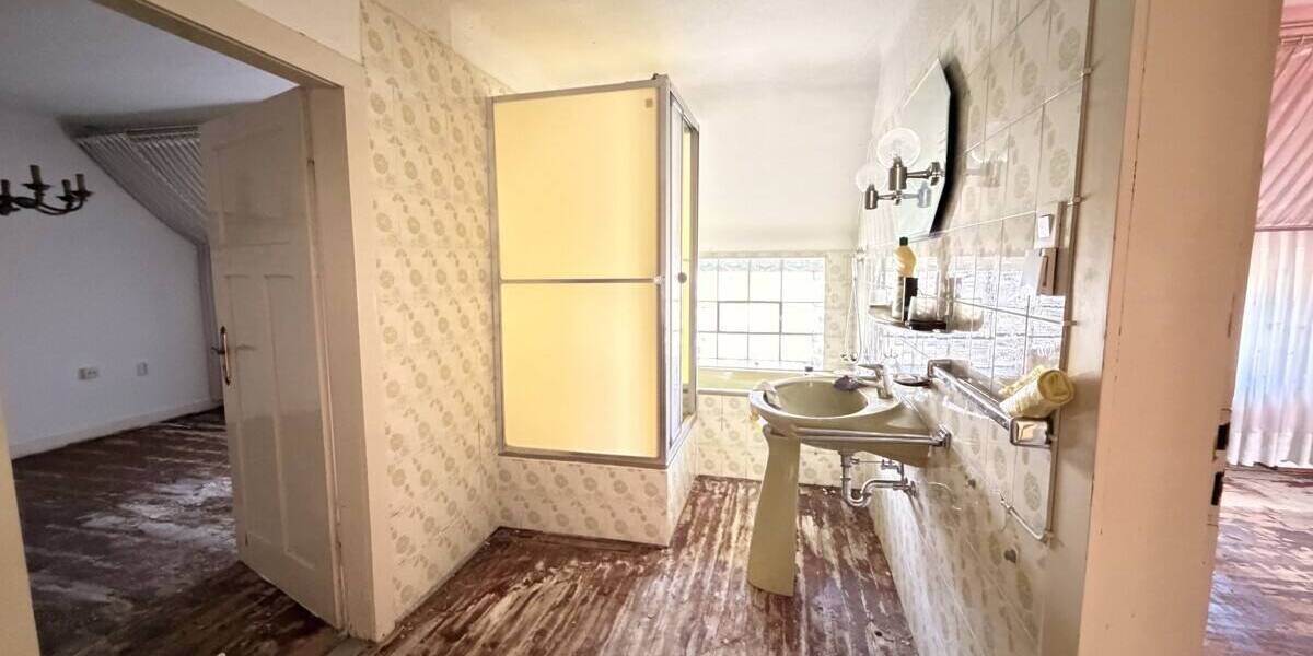 Mehrfamilienhaus, Wohnhaus Neunkirchen/Saar Hangard - 6 Zimmer, 120 m&sup2;, 59.000&euro; | Angebot:26290833