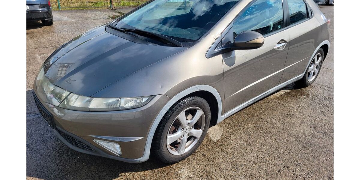 Honda Civic 183.000 km 2.900 &euro; Stralsund 18437