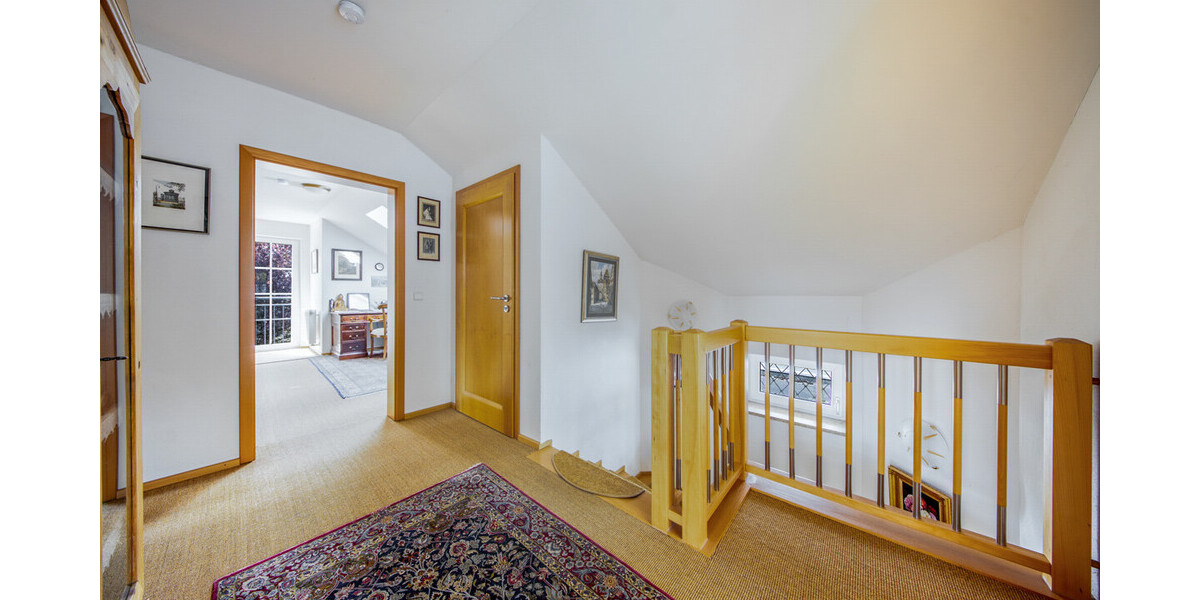 RUHIGES WOHNEN IN BESTER LAGE – MODERNES EINFAMILIENHAUS MIT SONNIGEM GARTEN - Einfamilienhaus Gräfelfing | Angebot:26522500