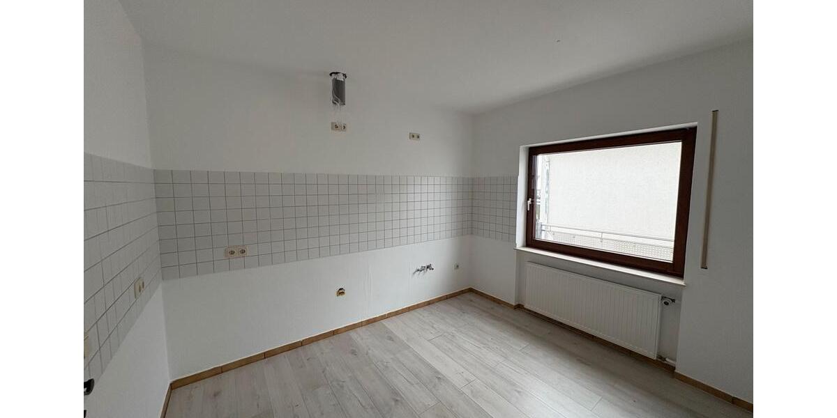 Dachgeschoßwohnung Rosbach vor der Höhe - 4.5 Zimmer, 105 m&sup2;, 1.050&euro; | Angebot:25310192