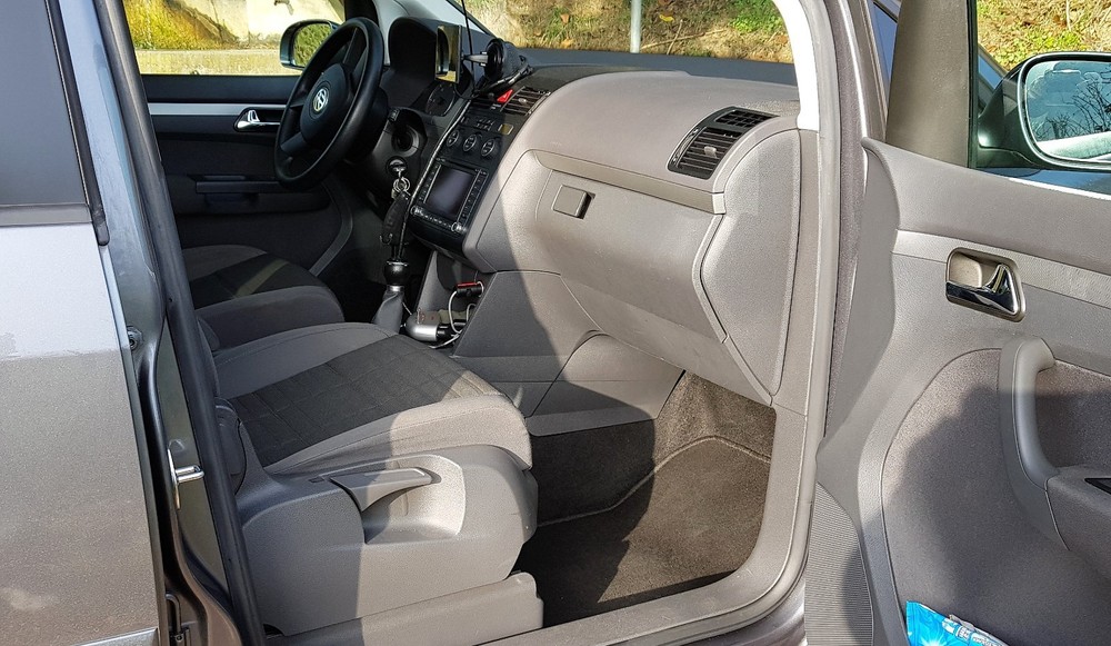 VW Touran 156.000 km 5.500 &euro; Bötzingen 79268