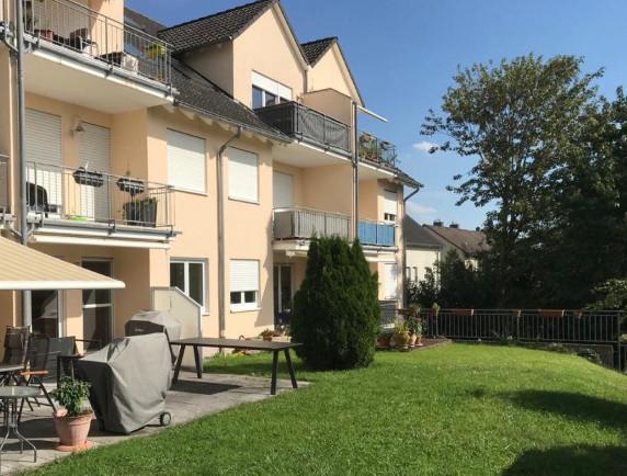 Gemütliche Wohnung mit TerrasseRasen, EBK inkl. 2 Stellplätzen