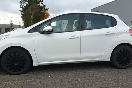 Peugeot 208 95.435 km 3.400 € Paderborn 33104