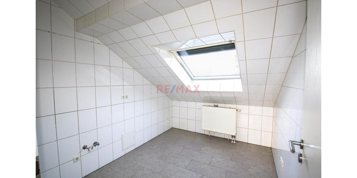 Dachgeschoßwohnung Ludwigshafen am Rhein - 3 Zimmer, 70 m&sup2;, 920&euro; | Angebot:24830724
