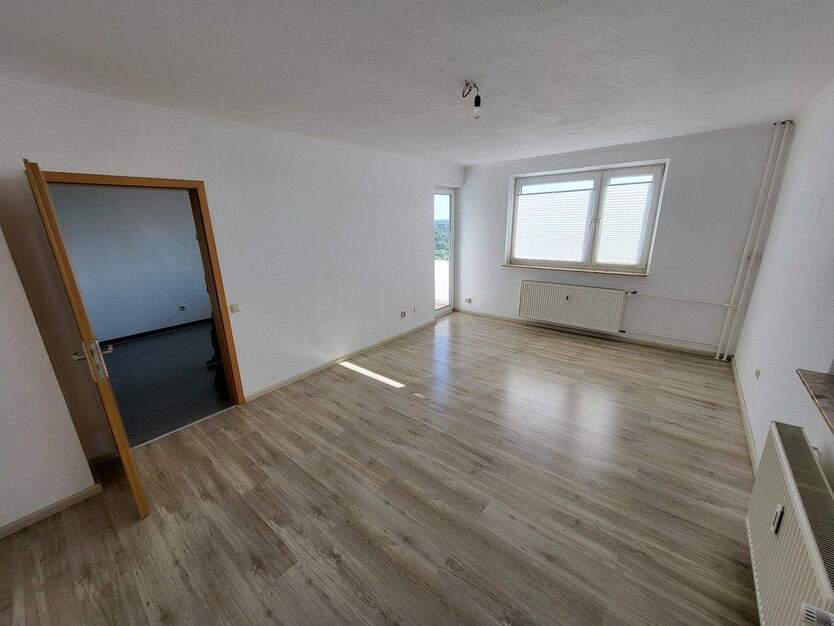 Gepflegte 2 Zimmer-Wohnung mit Loggia und PKW-Stellplatz in 23560 Lübeck, Moislinger Mühlenweg 2 zimmer