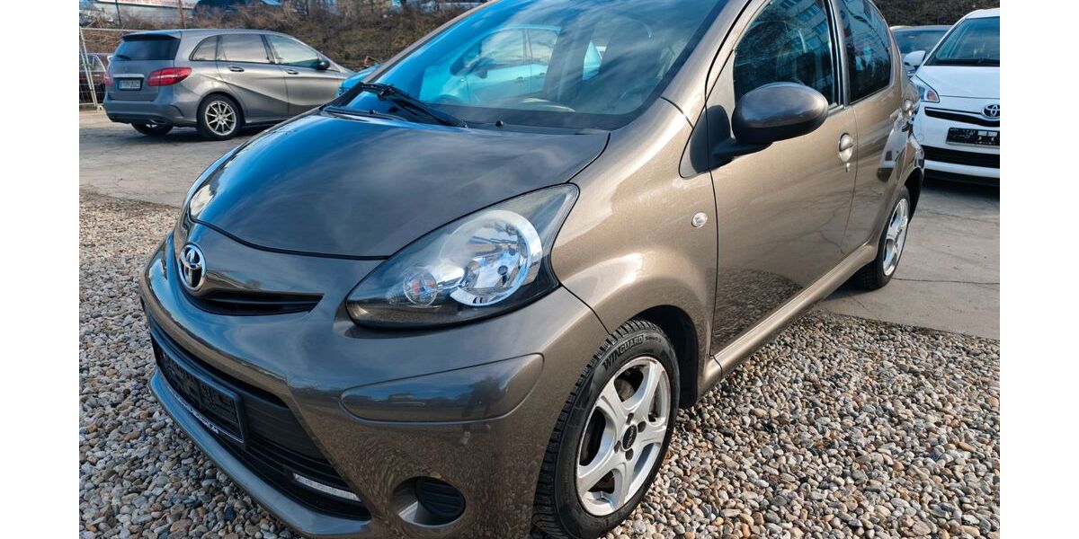 Toyota Aygo (X) 122.000 km 5.490 &euro; Berlin 10551