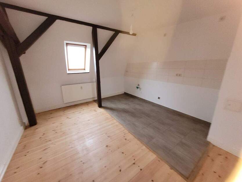 Frisch renovierte Wohnung im Dachgeschoss sucht neuen Mieter. 2 zimmer