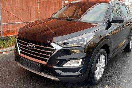 Hyundai TUCSON 150.000 km 14.499 &euro; Berlin 12057