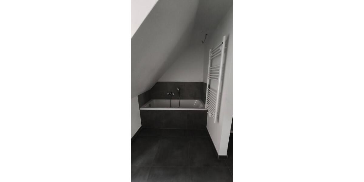 Dachgeschoßwohnung Burg - 3 Zimmer, 89 m&sup2;, 623&euro; | Angebot:26146127