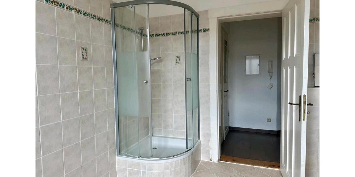 3-Raum-Whg. mit 96qm, KfZ-Stellplatz, 2 Balkonen, in bester Lage 3 zimmer