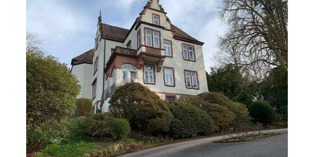 Haus zum Mieten in Baden-Baden 2.800 € 290.6 m² 8 zimmer