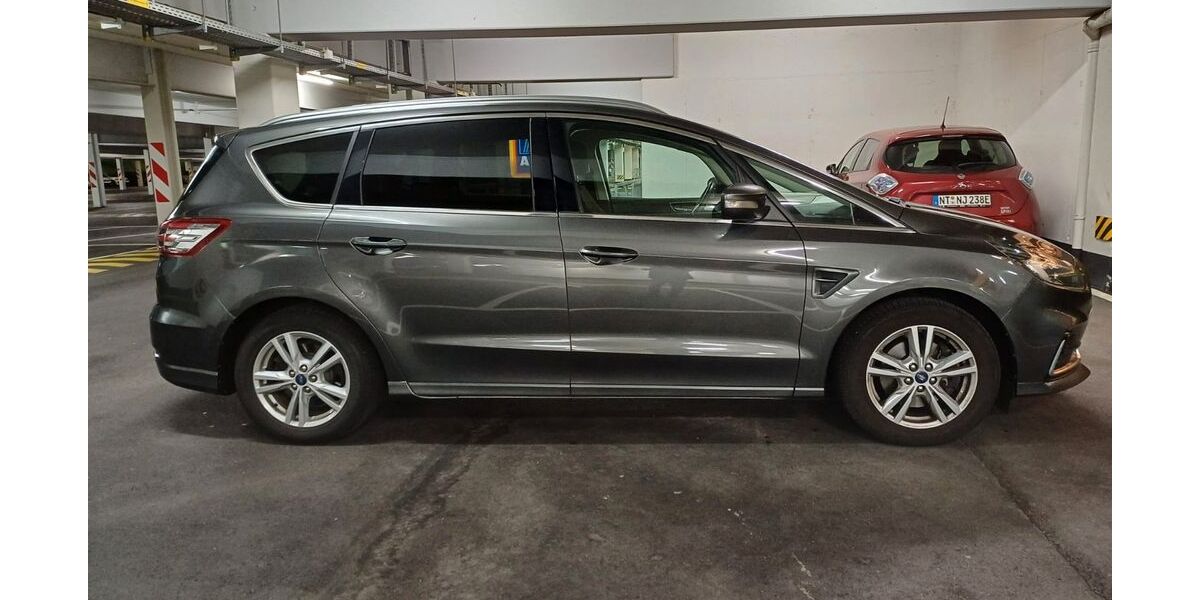 Ford S-Max 195.000 km 12.900 € Esslingen am Neckar 73733