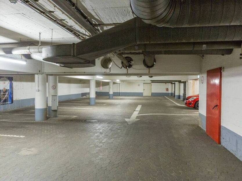 **Frisch renoviert** Zentrale Lage, 2 Zimmer, Balkon, guter Schnitt, Aufzug, Stellplatz 2 zimmer