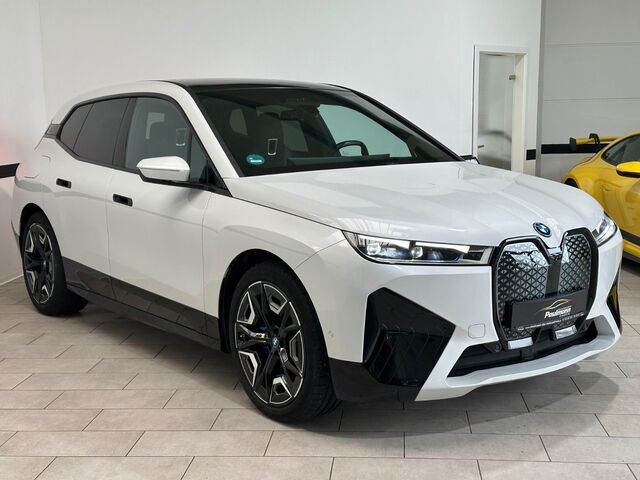 BMW iX xDrive40 Sportpaket Navi*LASER*HUD*22Zoll* 32.335 km 44.700 &euro; Gebesee 99189