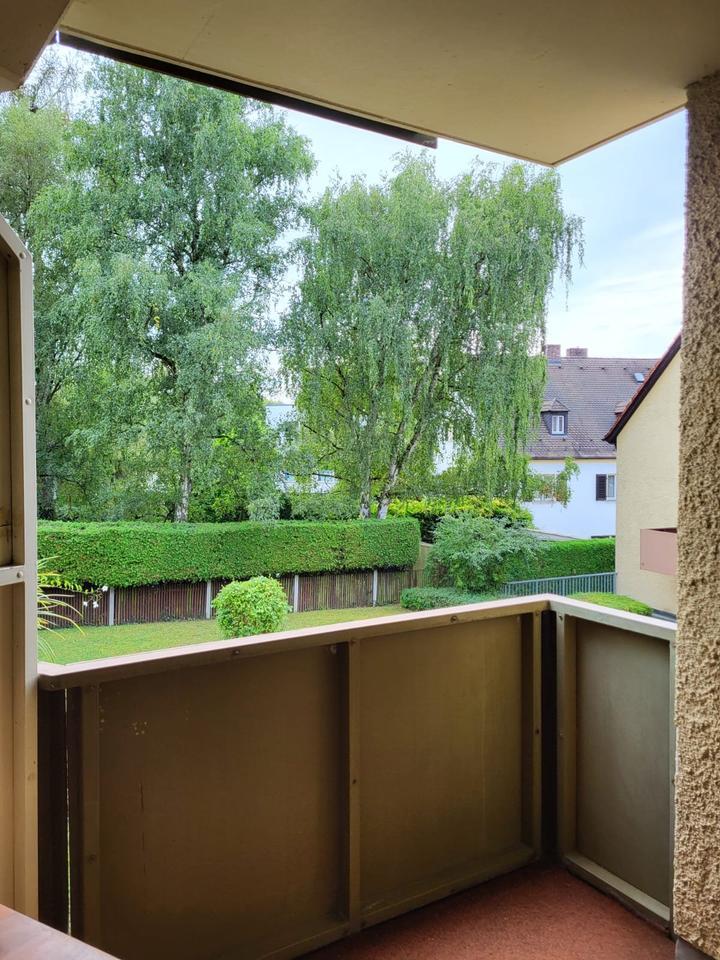 2-Zimmer Wohnung mit Balkon und Keller, großes Bad, ohne EBK