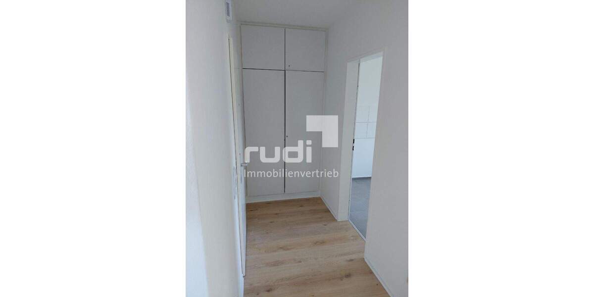 Etagenwohnung Lage - 2 Zimmer, 63 m&sup2;, 108.000&euro; | Angebot:24520159