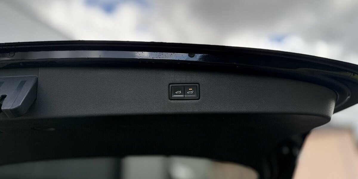 VW Tiguan R-Line / Allrad / Pano / Keyless 84.000 km 33.900 &euro; Mönchengladbach 41066