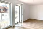 FÜ: Attraktive & helle 2-Zi-Wohnung mit großem Balkon, 2.OG, inkl. EBK, Aufzug + TG-Stellplatz
