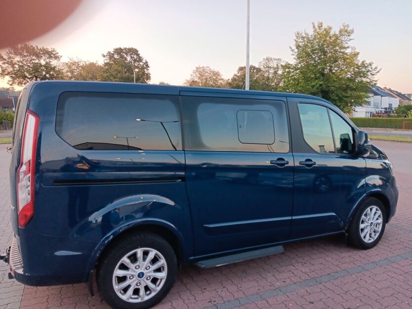 Ford Tourneo Custom 90.000 km 30.900 € Neumünster 24537