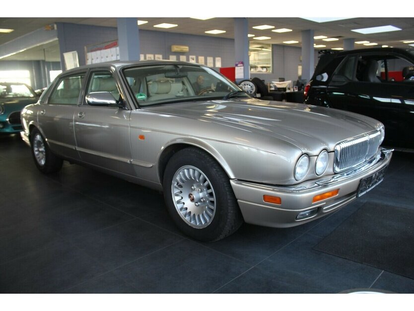 Jaguar Daimler Six 4.0 Lang - Automatik - Schiebedach - 119.865 km 19.980 € Euskirchen 53881