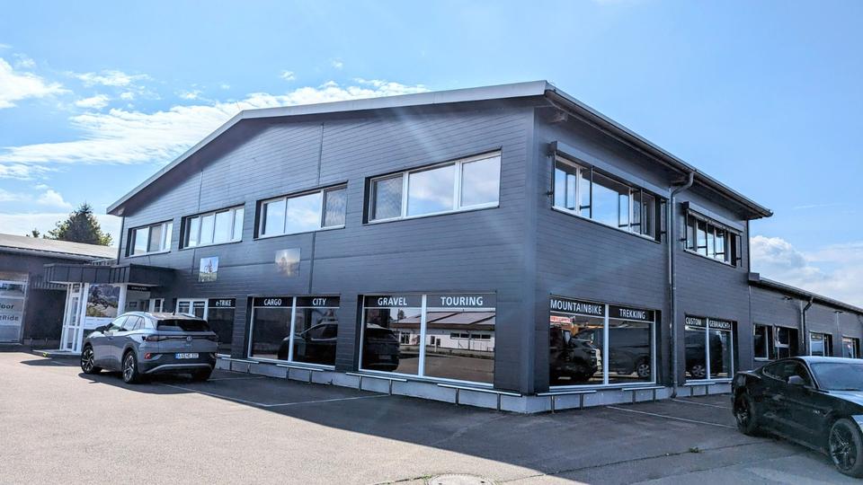 Moderne Büros mit Showroom und Dachterrasse zimmer