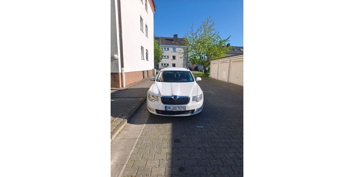 Skoda Superb 284.000 km 4.600 &euro; Paderborn 33106