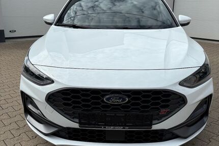 Ford Focus 1.900 km 34.890 € Nümbrecht 51588