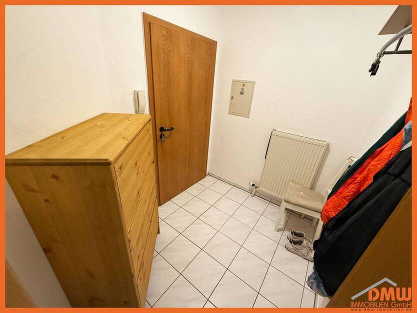 Gepflegte 2-ZKB. Bad m Dusche, Keller, Rollläden, PKW-Stellpl., Waschraum