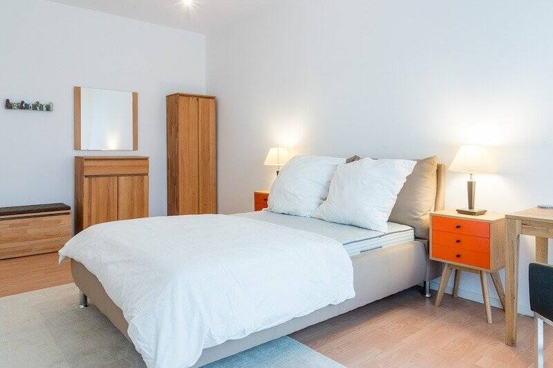 LuxusWohnung mit zwei Zimmern!