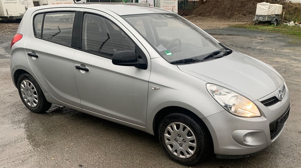 Hyundai i20 97.586 km 1.890 &euro; Darmstadt 64331