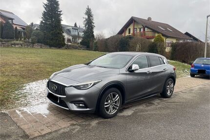INFINITI Q30