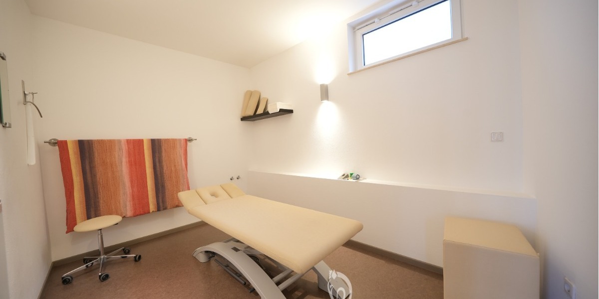 Nur 20 Minuten von Würzburg in Arnstein: Hochwertige Physiopraxis & vermietete 4-Zimmer-DG-Wohnung - Gewerbeobjekt Würzburg Würzburg | Angebot:26670132