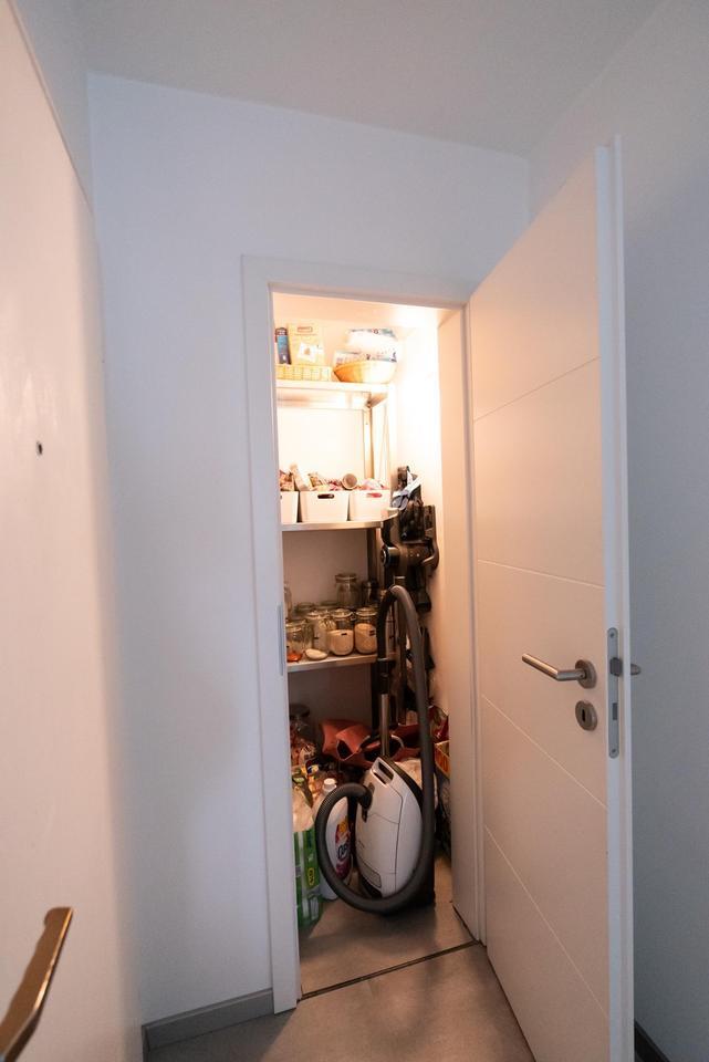 Helle 3,5 Zimmer Wohnung mit großem Garten & kernsaniert