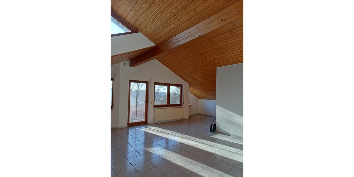 Dachgeschoßwohnung Brackenheim - 3.5 Zimmer, 102 m&sup2;, 320.000&euro; | Angebot:24373829