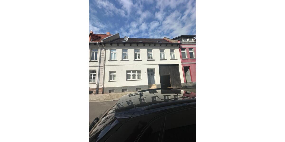 Modernisiertes Mehrfamilienhaus mit Innenhof und Garage 6 zimmer