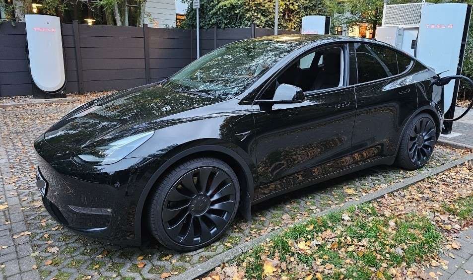 Tesla Model Y 21.800 km 45.000 &euro; Harburg (Hamburg) 21079