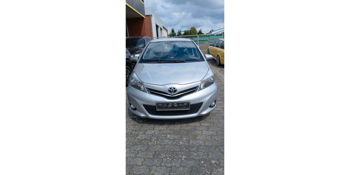 Toyota Yaris 176.000 km 6.200 &euro; Lübeck 23560