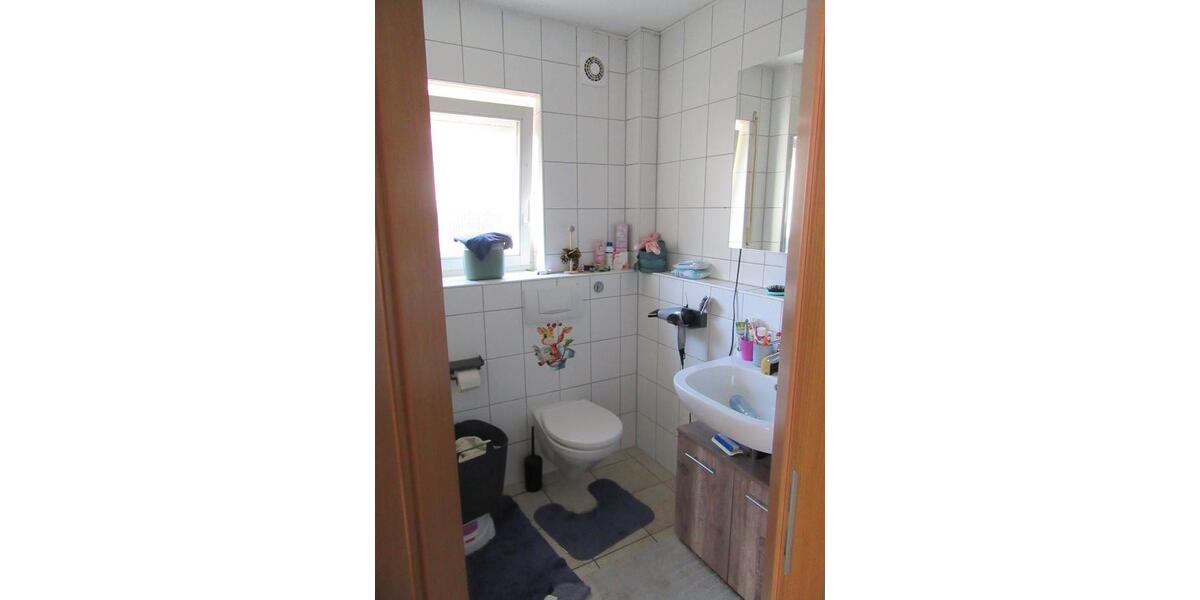 Provisionsfrei* Doppelhaushälfte mit zwei separaten Wohneinheiten, Stellplätzen, Balkon und Terrasse - Zweifamilienhaus Göppingen Faurndau | Angebot:26961593