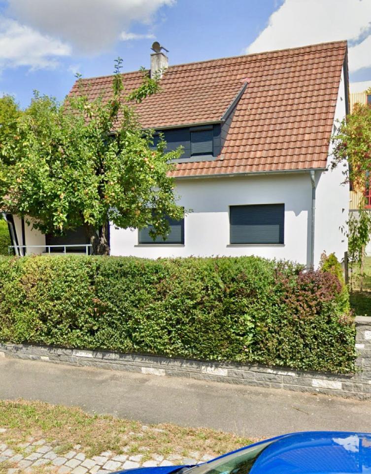 Großzügiges Haus in guter Lage mit Garten zimmer