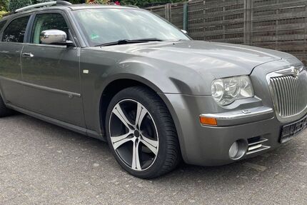Chrysler 300C 281.000 km 4.900 &euro; Essen 45357