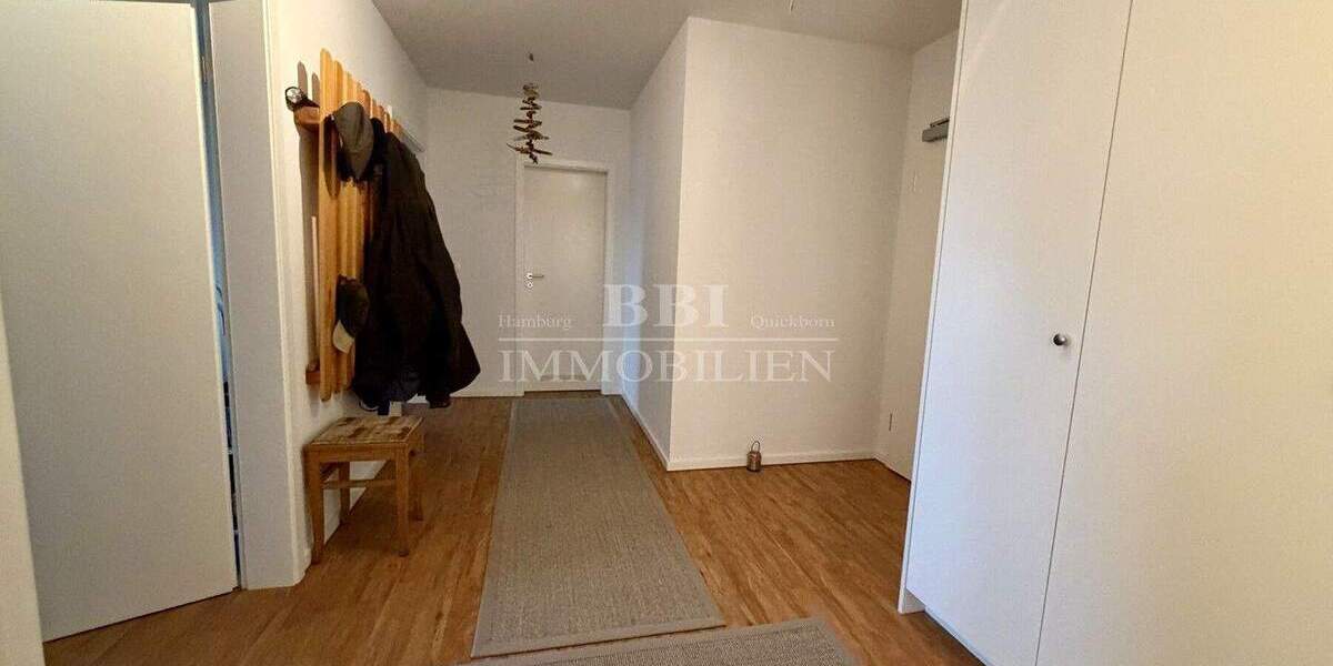 Neuwertige- Wunderschöne, großzügige 3 Zimmer Wohnung mit Balkon und Fahrstuhl 3 zimmer