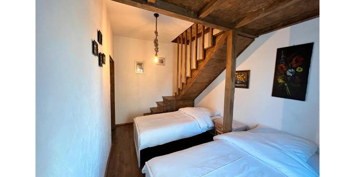 Möblierte Maisonette-Wohnung 115 m² (Dachgeschoss) 5 zimmer