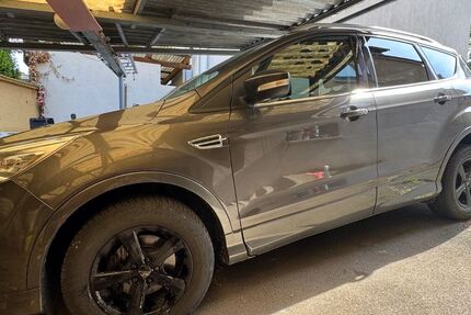 Ford Kuga 151.000 km 8.000 &euro; Würzburg 97076