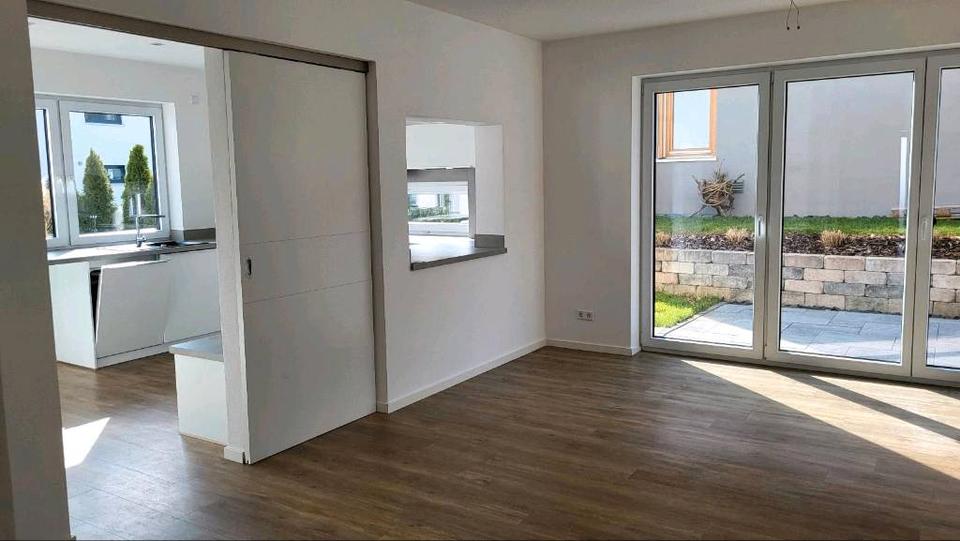 Terrassenwohnung Petersberg - 3 Zimmer, 126 m&sup2;, 1.500&euro; | Angebot:26091395