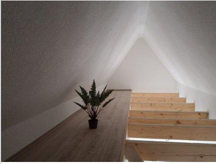 Moderne Dachgeschosswohnung in Selbach 1 zimmer