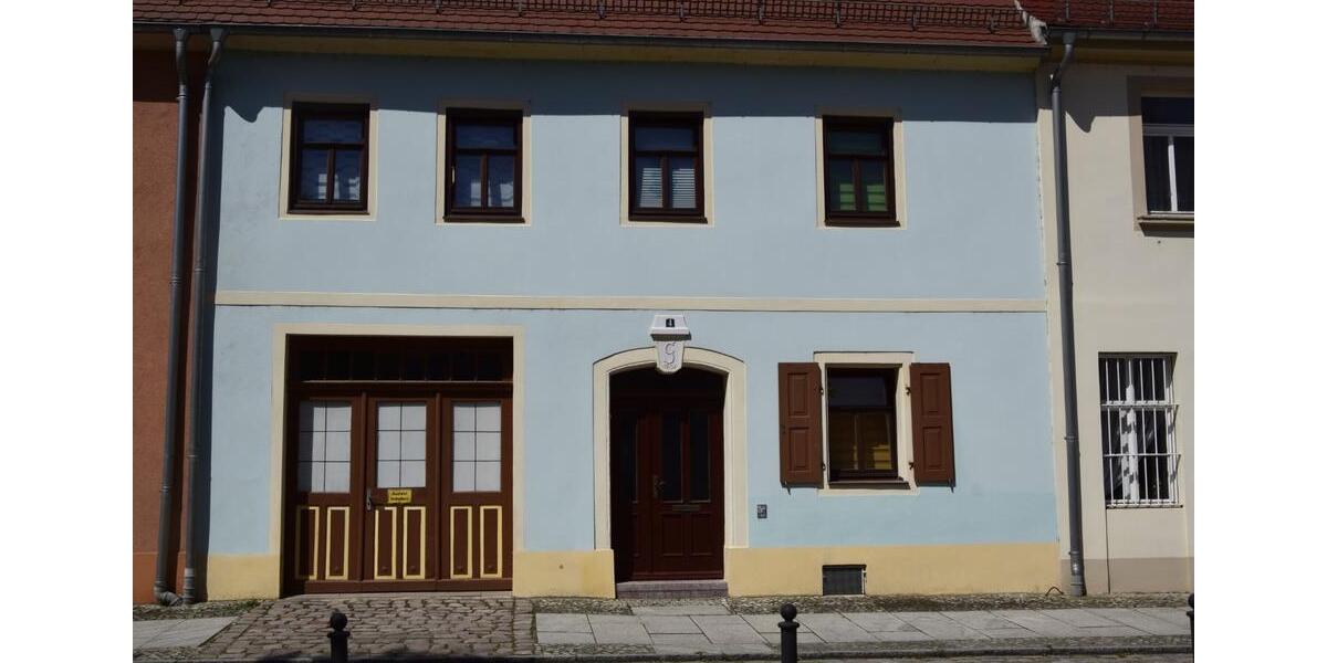 Geräumiges Wohnhaus direkt am Markt in MühlbergElbe zimmer