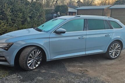 Skoda Superb 79.500 km 27.900 &euro; Halbe 15757